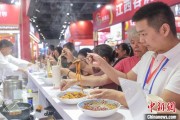 梦见下雪“嗦粉”经济火热 中国多地“食力”出圈